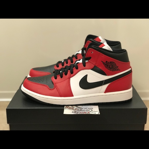 NEW Nike Air Jordan 1 Retro Mid Chicago Black Toe - Picture 2 of 8